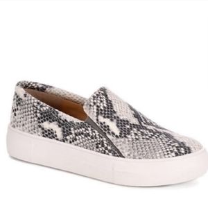 Vince Camuto Korli 2 Reptile Print Sneaker Sz 8.5